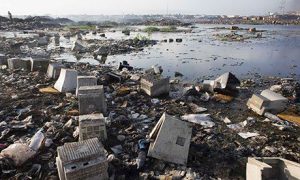 Elektroniskt avfall i Accra, Ghana. Foto: Sipa Press/Rex Features